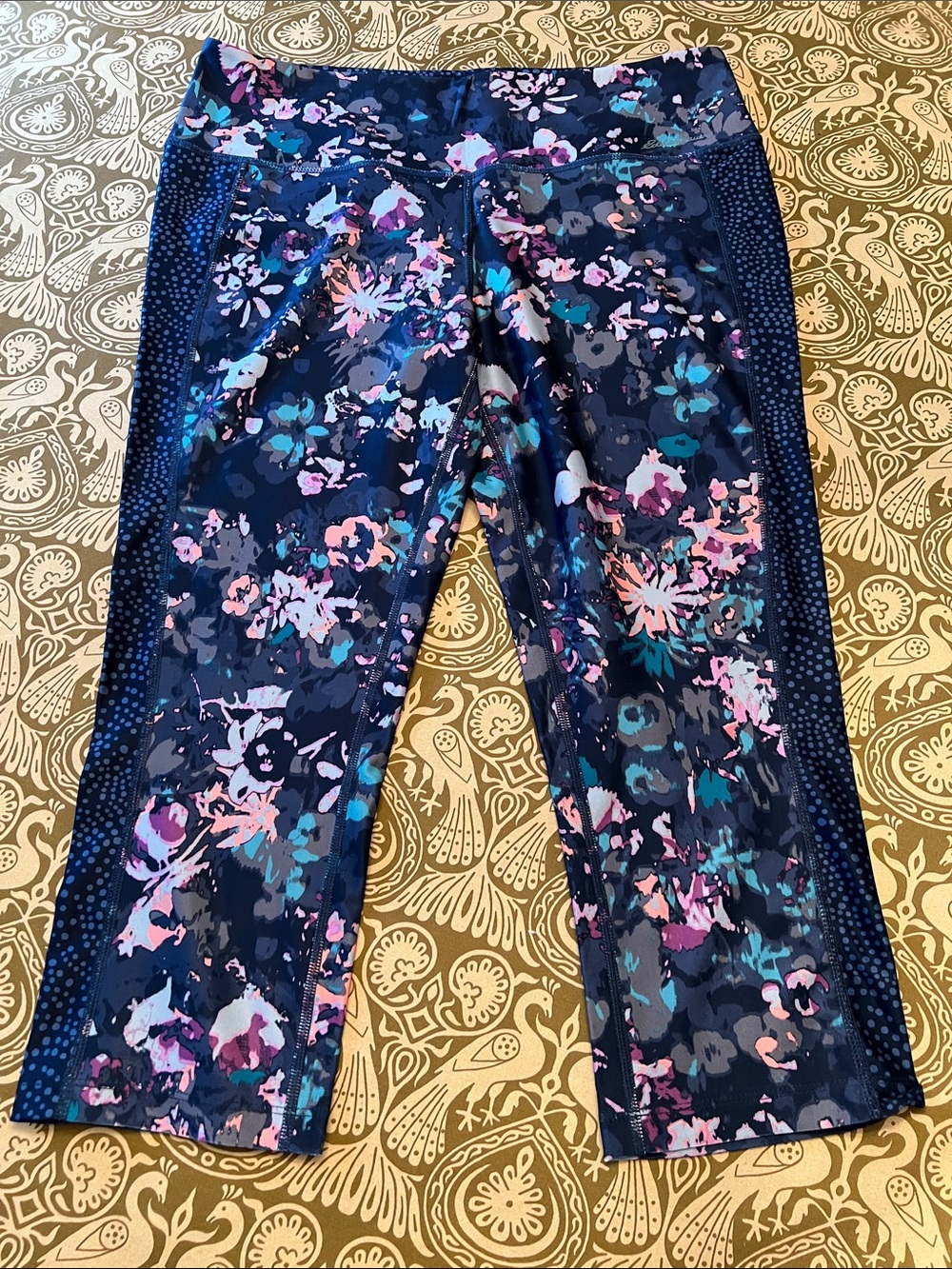 Eddie Bauer Navy Floral Capri Leggings with Pink & Teal Multicolor Accents